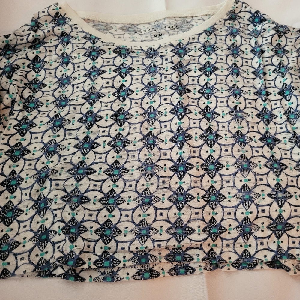 Juniors Aeropostale Pattern crop shirt size medium